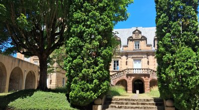 Curage et déplombage en site classé : intervention d’ISOLEA au Palais Épiscopal de Rodez